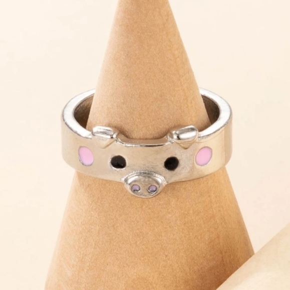 *Flo* Pretty Piggy Ring - Picture 2 of 5
